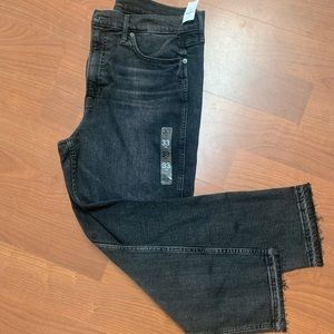 NWT GAP High rise black cigarette jeans, with frayed hem. Size 33